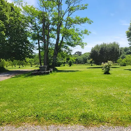 ゲストハウス Domaine De Canteloup Au Coeur Des Vignes Avec Piscine Saint-Caprais-de-Bordeaux